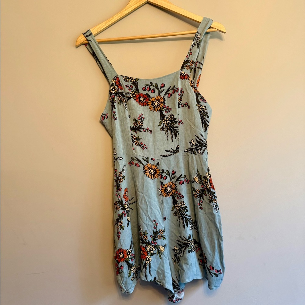 Urban Outfitters Kimchi Blue Floral Romper Women’s Beach Travel Vacation Light - Picture 2 of 7
